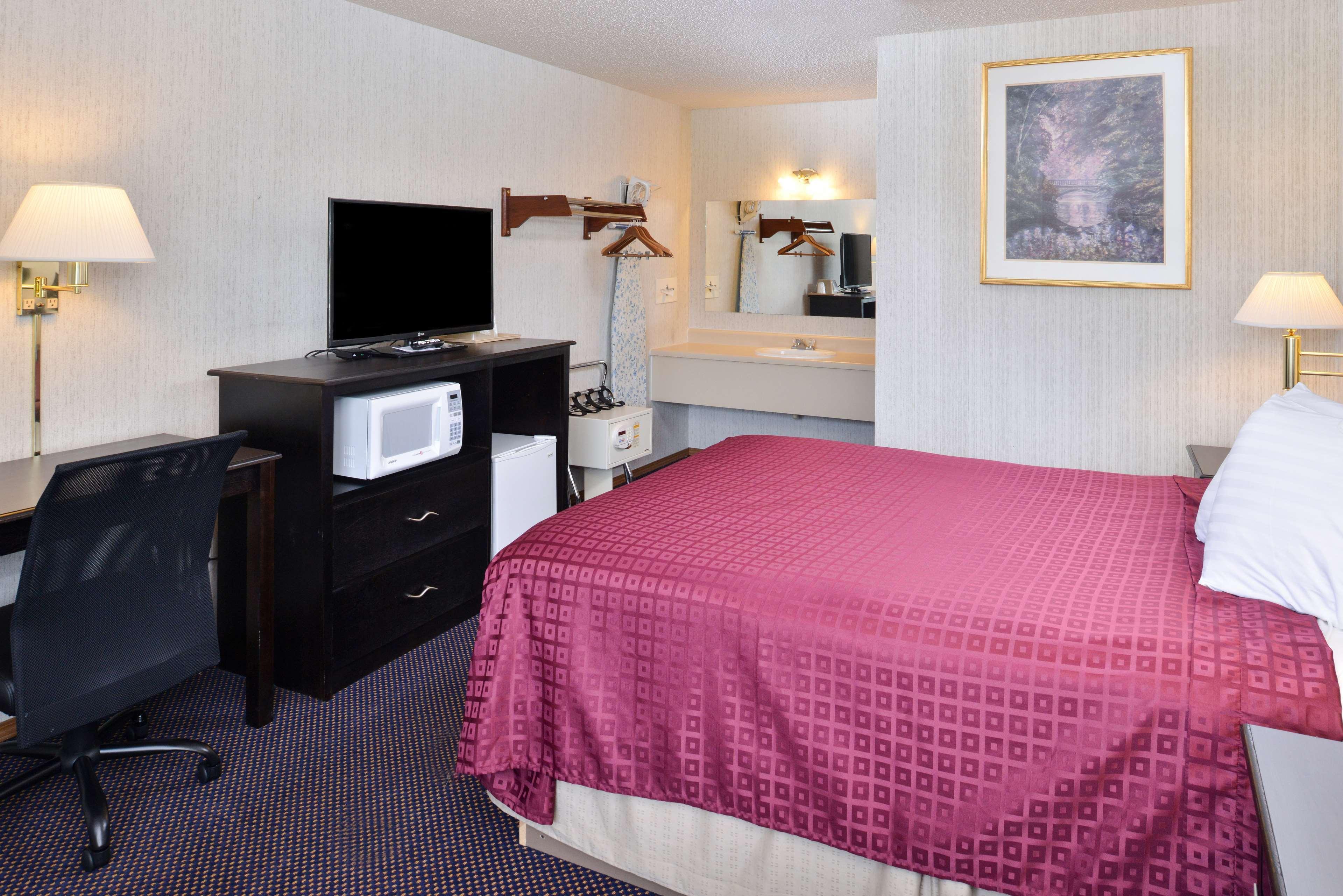 Americas Best Value Inn Knob Noster Esterno foto