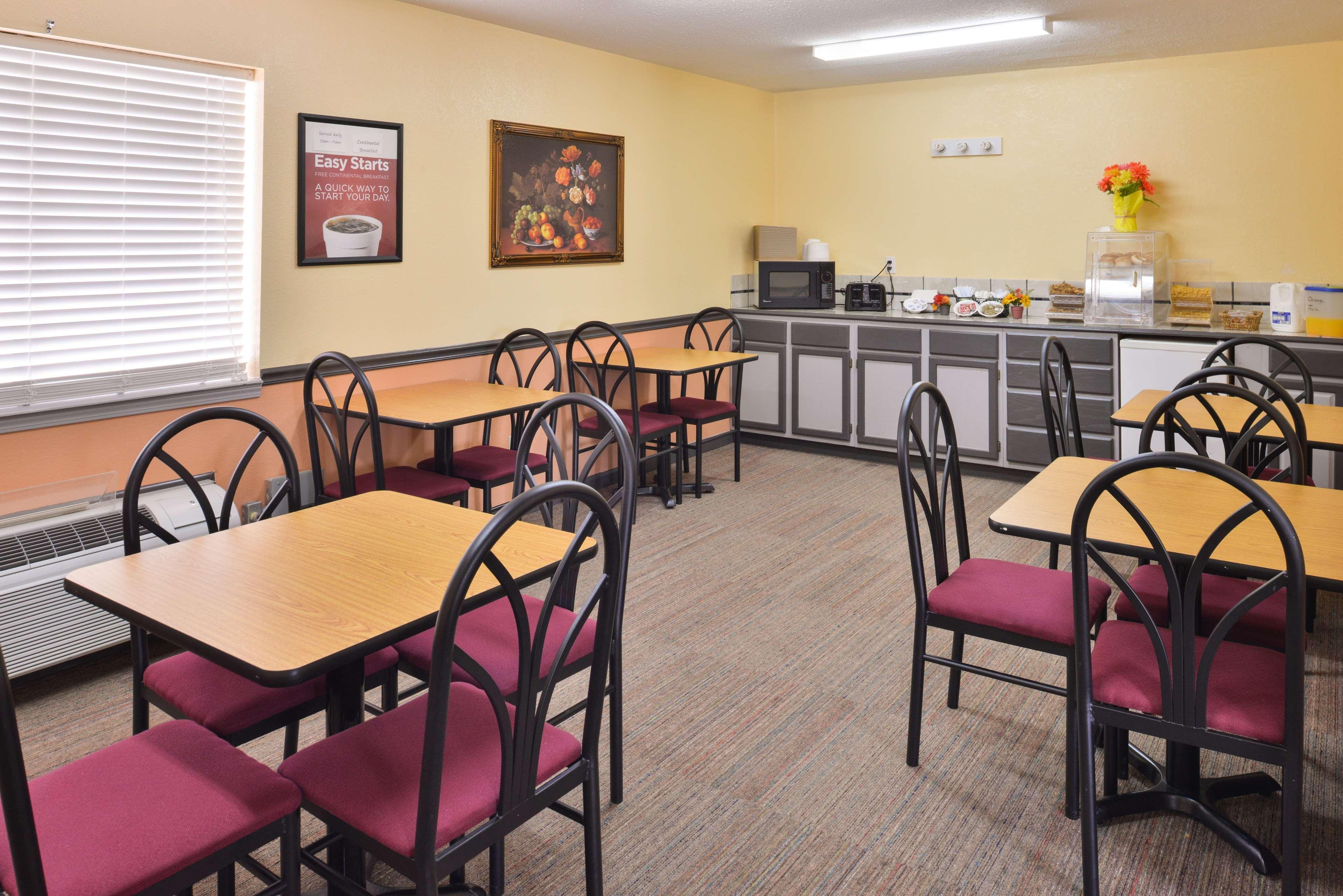 Americas Best Value Inn Knob Noster Esterno foto