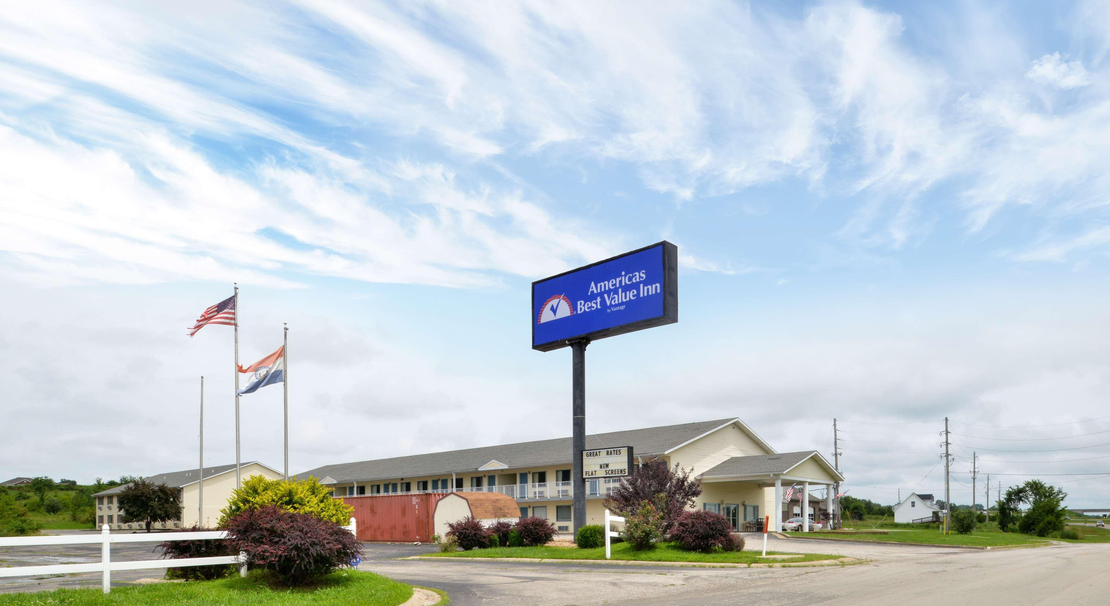 Americas Best Value Inn Knob Noster Esterno foto