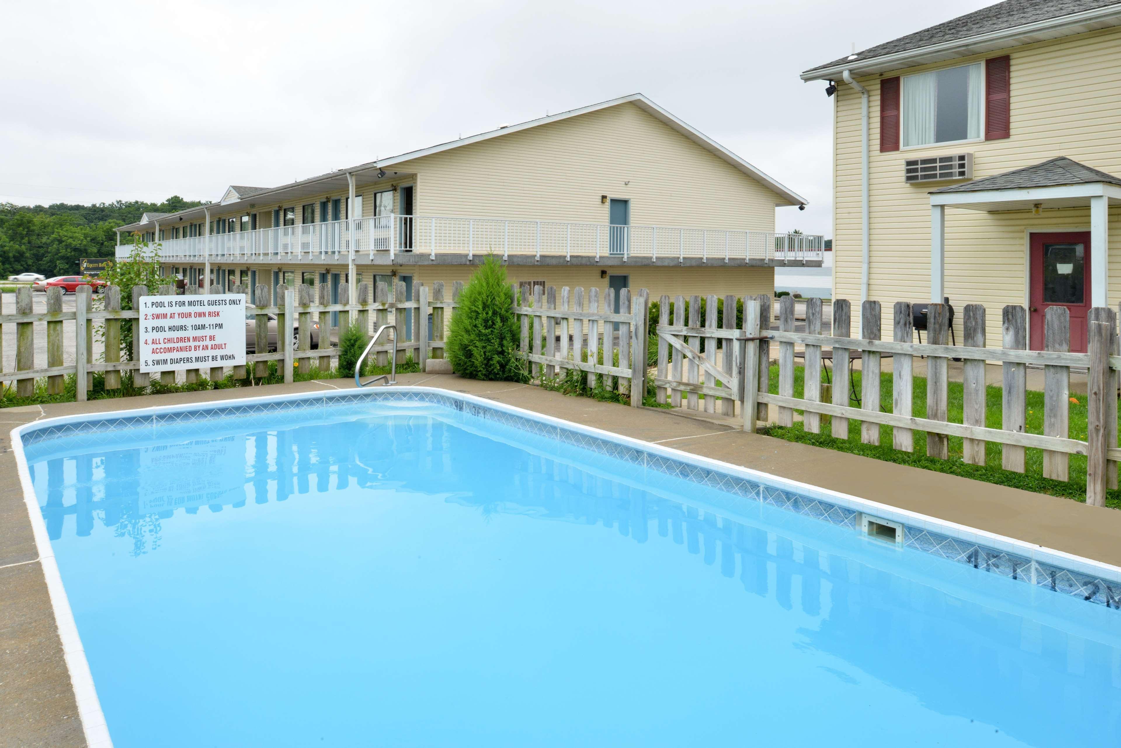 Americas Best Value Inn Knob Noster Esterno foto