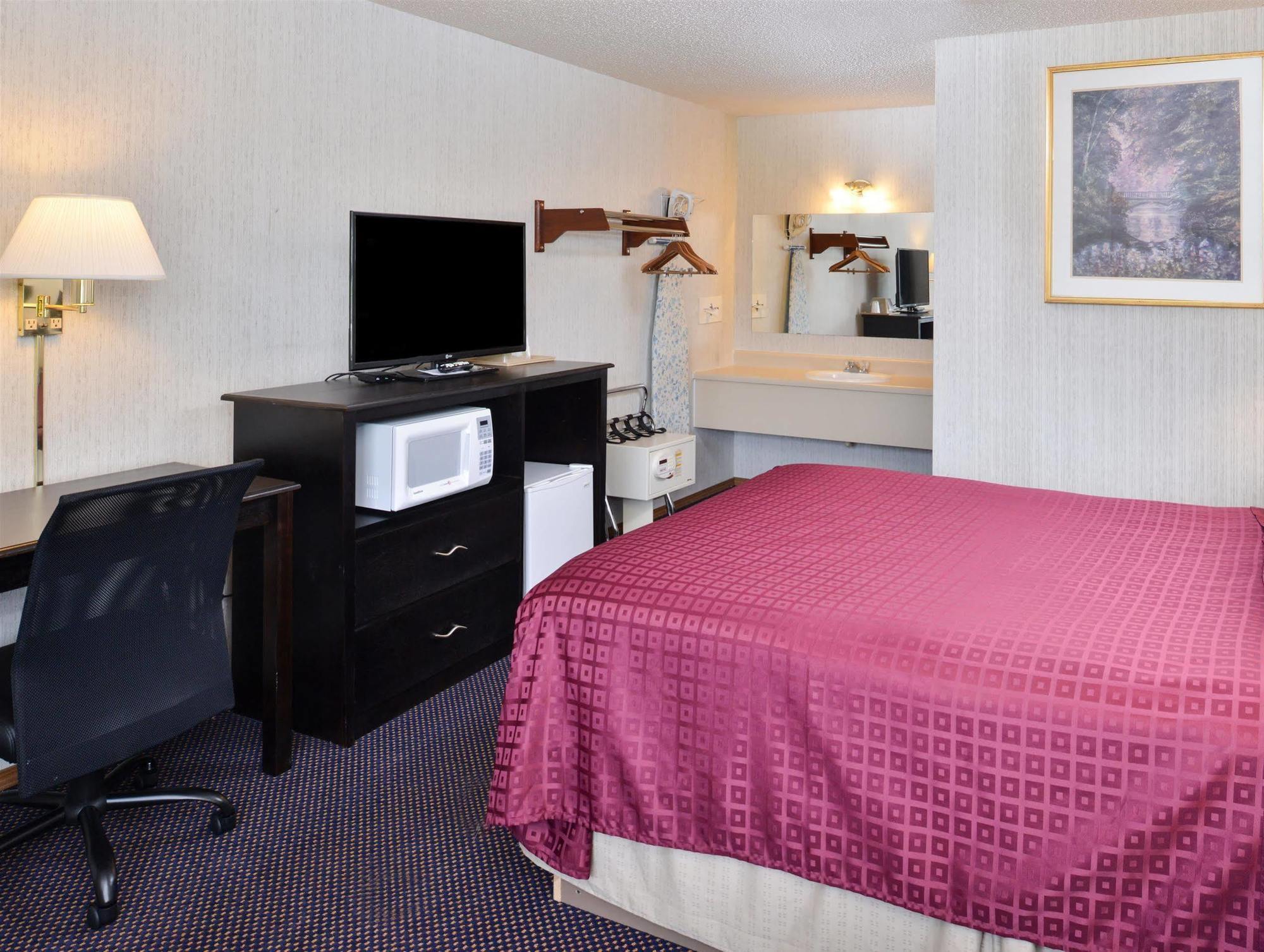 Americas Best Value Inn Knob Noster Esterno foto