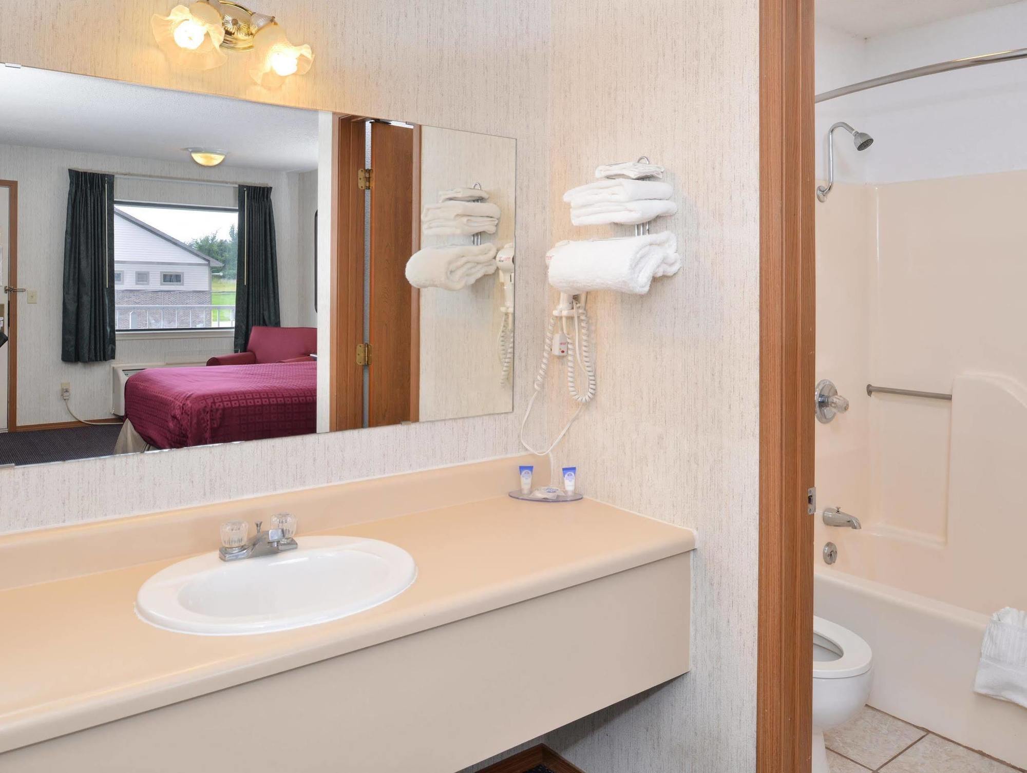 Americas Best Value Inn Knob Noster Esterno foto